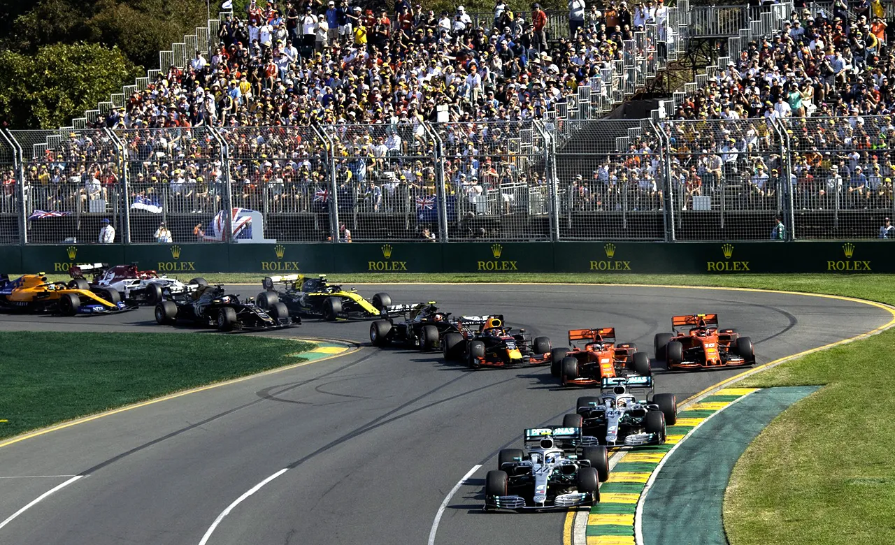F1 cars coming around a corner of the Albert Park Circuit in Melbourne, Australia
