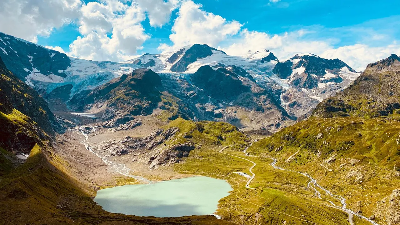 A bird’s eye view of Susten Pass and the mountains that it traverses