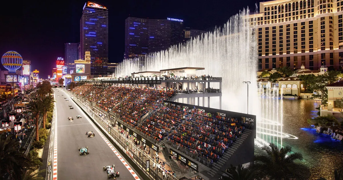 F1 cars on the home straight with the iconic Las Vegas fountain in the background