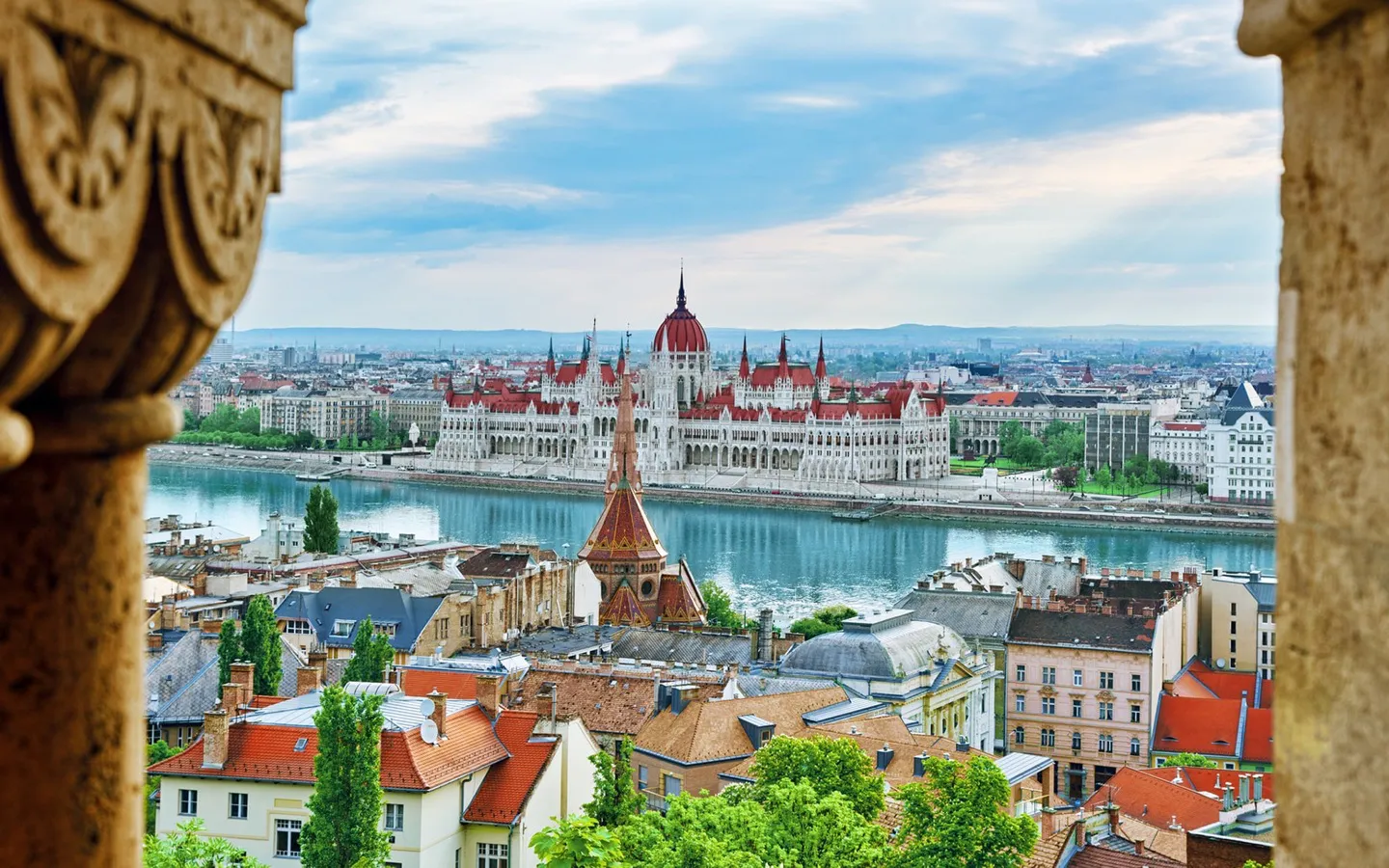 Explore the best of Budapest with a luxury hotel and supercar holiday package